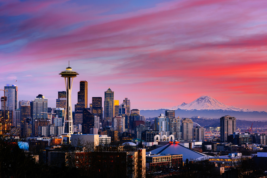 picture of Seattle skyline at sunset